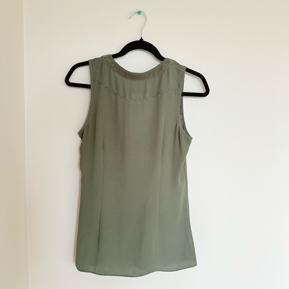 Banana Republic Olive Sleeveless Blouse - Picture 2 of 5